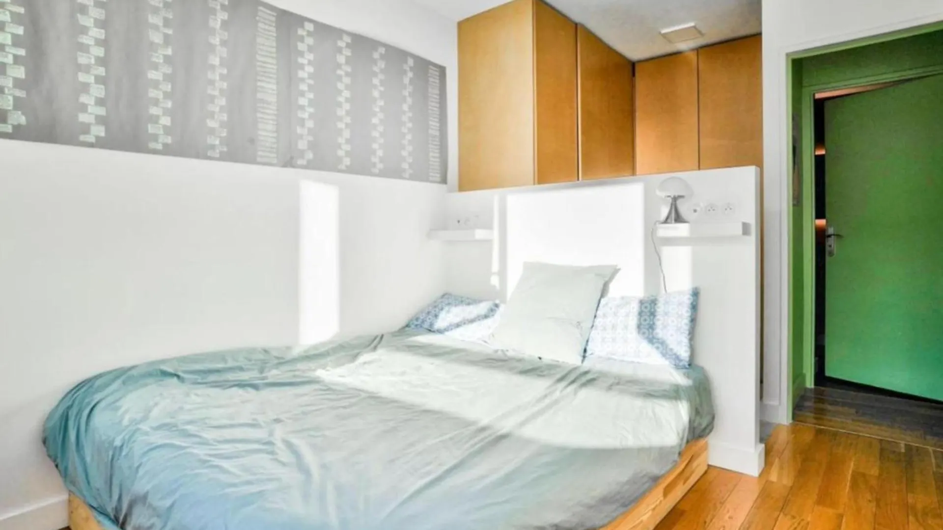 Nice Apartment Overlooking The Rooftops Of Parigi