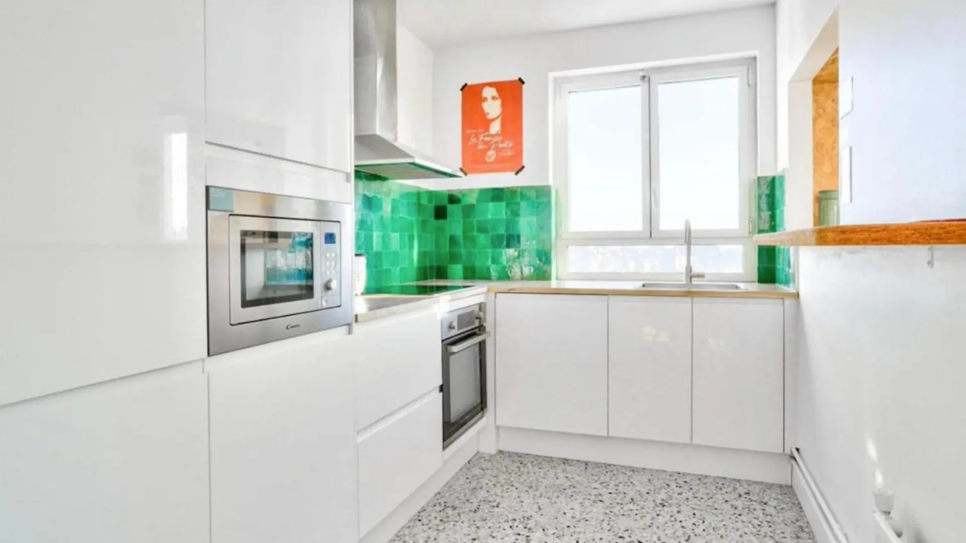 Nice Apartment Overlooking The Rooftops Of Parijs 0*,